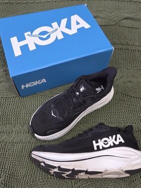 Hoka Clifton 10 Black White Womens Size 8.5
